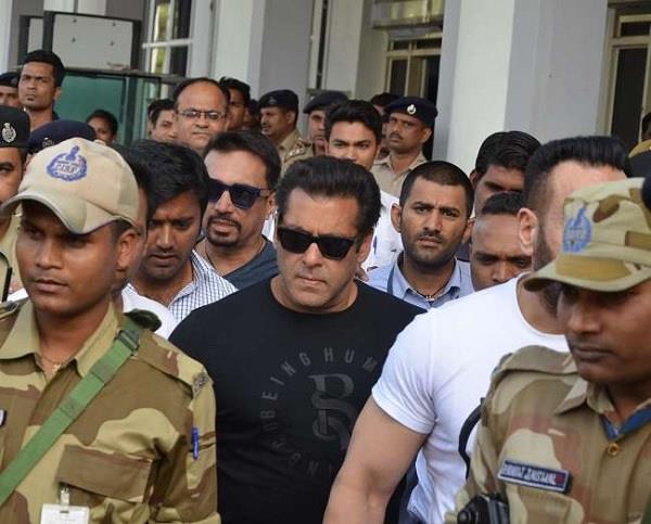 salman to appear in jodhpur court on 1 december in kankani deer hunting case